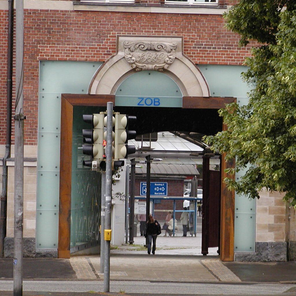 Lübeck: Modernisierung – ZOB - Lübeck mit Lichteffekten – Bild 1