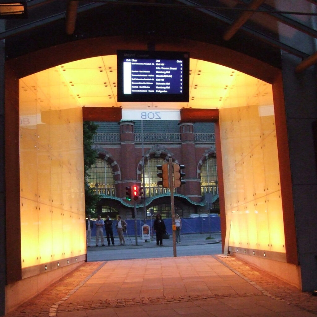 Lübeck: Modernisierung – ZOB - Lübeck mit Lichteffekten – Bild 4