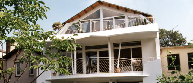 Wohnhaus in Baulücke: Neubau – Mehrfamilienhaus